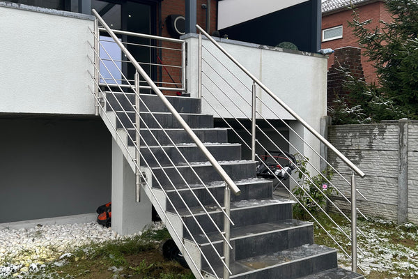 Garde-corps rampant extérieur avec portillon inox brossé